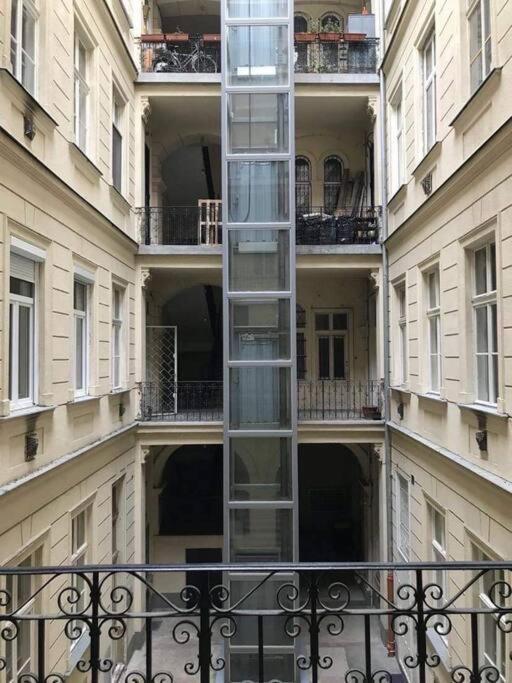 White Luxury Apartment Budapest Exterior foto