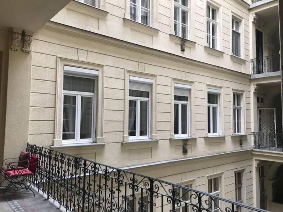 White Luxury Apartment Budapest Exterior foto
